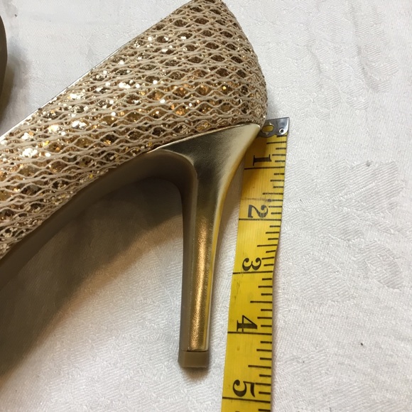 Audrey Brooke 9.5M Sexy Gold Peek Toe Pumps EUC - Picture 2 of 8